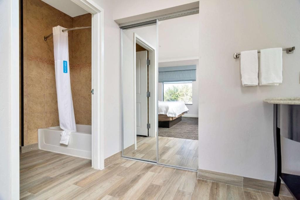 Hampton Inn & Suites Fort Worth-Fossil Creek — 3