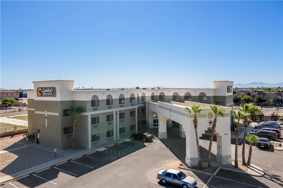 Comfort Inn & Suites Surprise Near Sun City West — 3