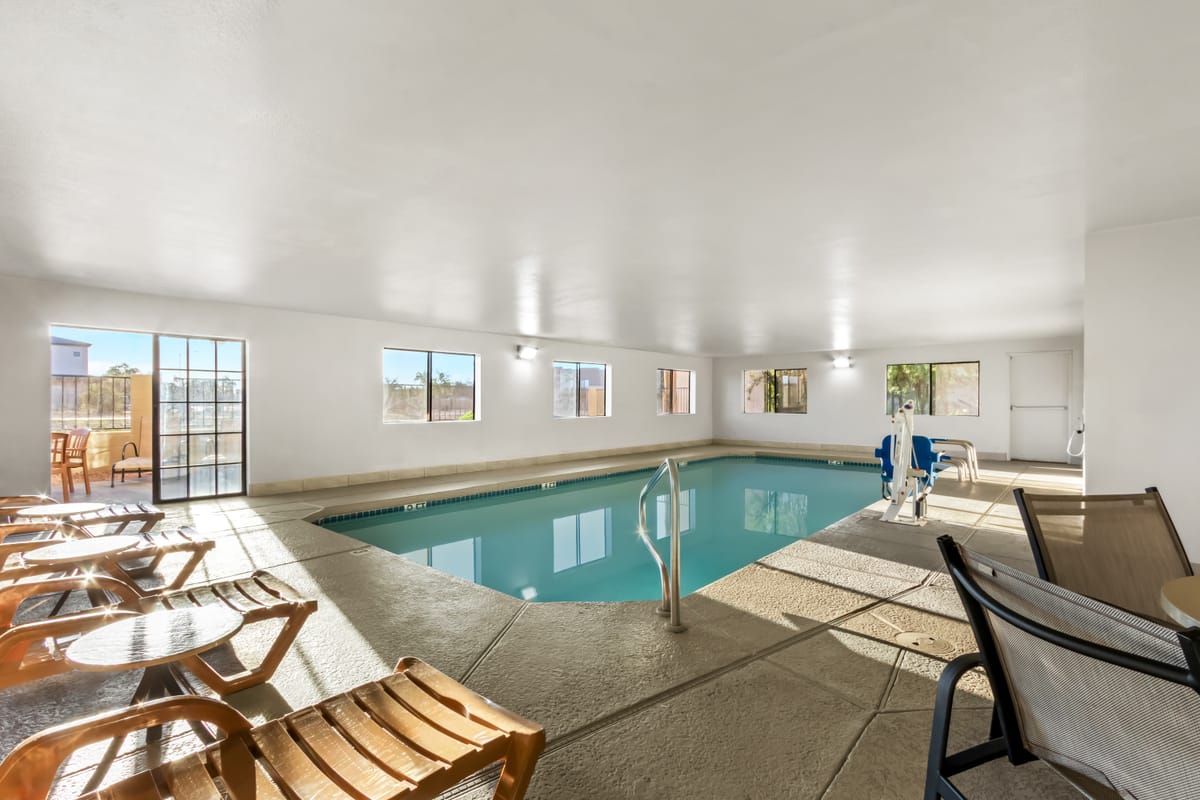 Comfort Inn & Suites Surprise Near Sun City West — 4