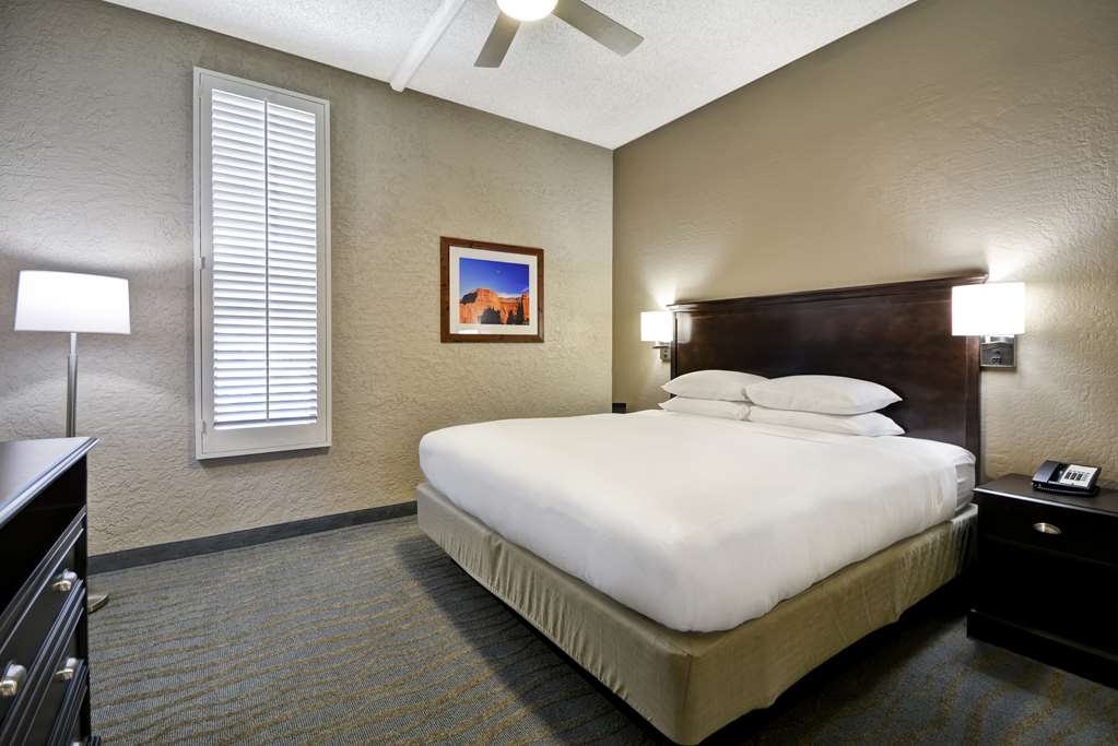 DoubleTree by Hilton Phoenix North — 4