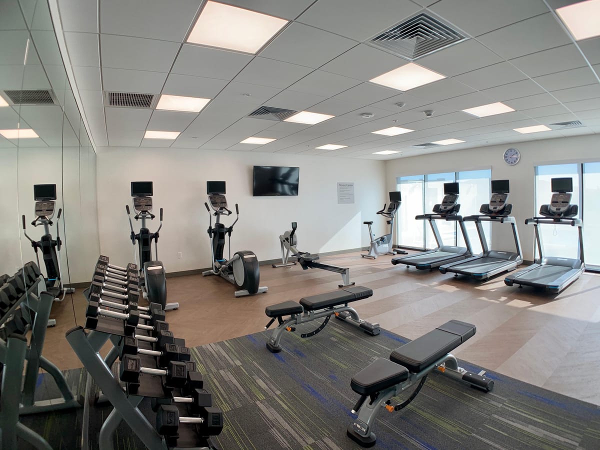 Holiday Inn Express & Suites Phoenix North - Happy Valley — 5
