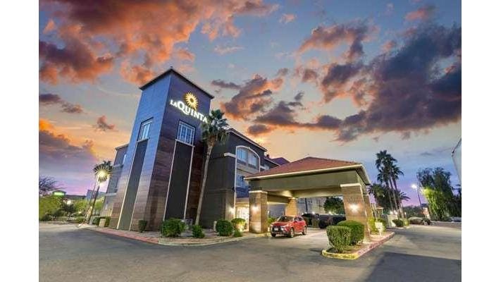 La Quinta Inn & Suites by Wyndham Phoenix I-10 West