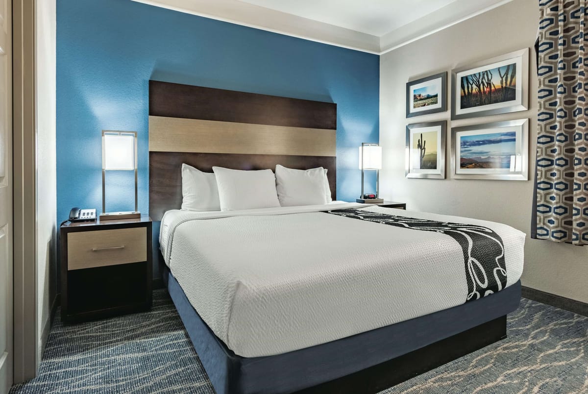 La Quinta Inn & Suites by Wyndham Phoenix I-10 West — 2
