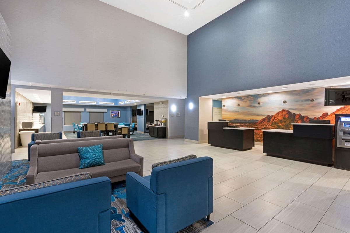 La Quinta Inn & Suites by Wyndham Phoenix I-10 West — 4
