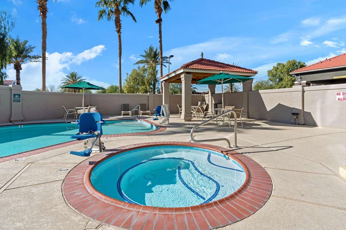 La Quinta Inn & Suites by Wyndham Phoenix I-10 West — 5