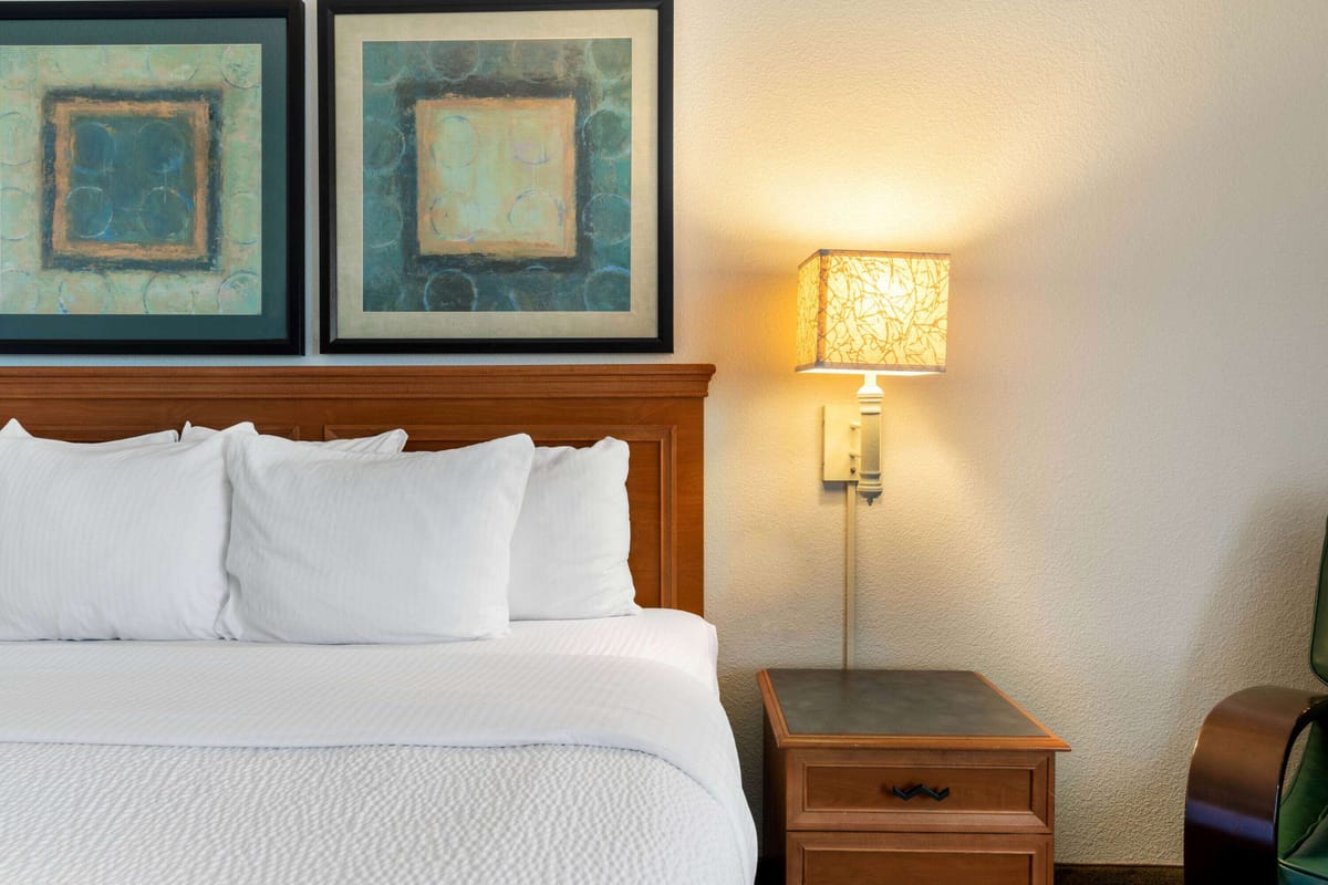 La Quinta Inn & Suites by Wyndham Phoenix West Peoria — 2