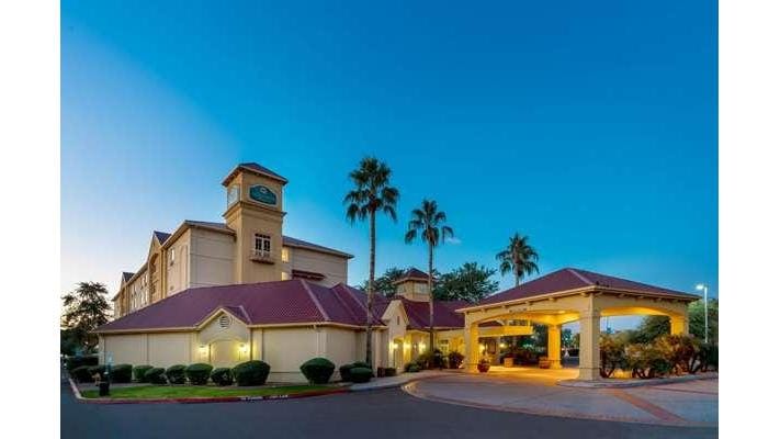 La Quinta Inn & Suites by Wyndham Phoenix West Peoria — 3