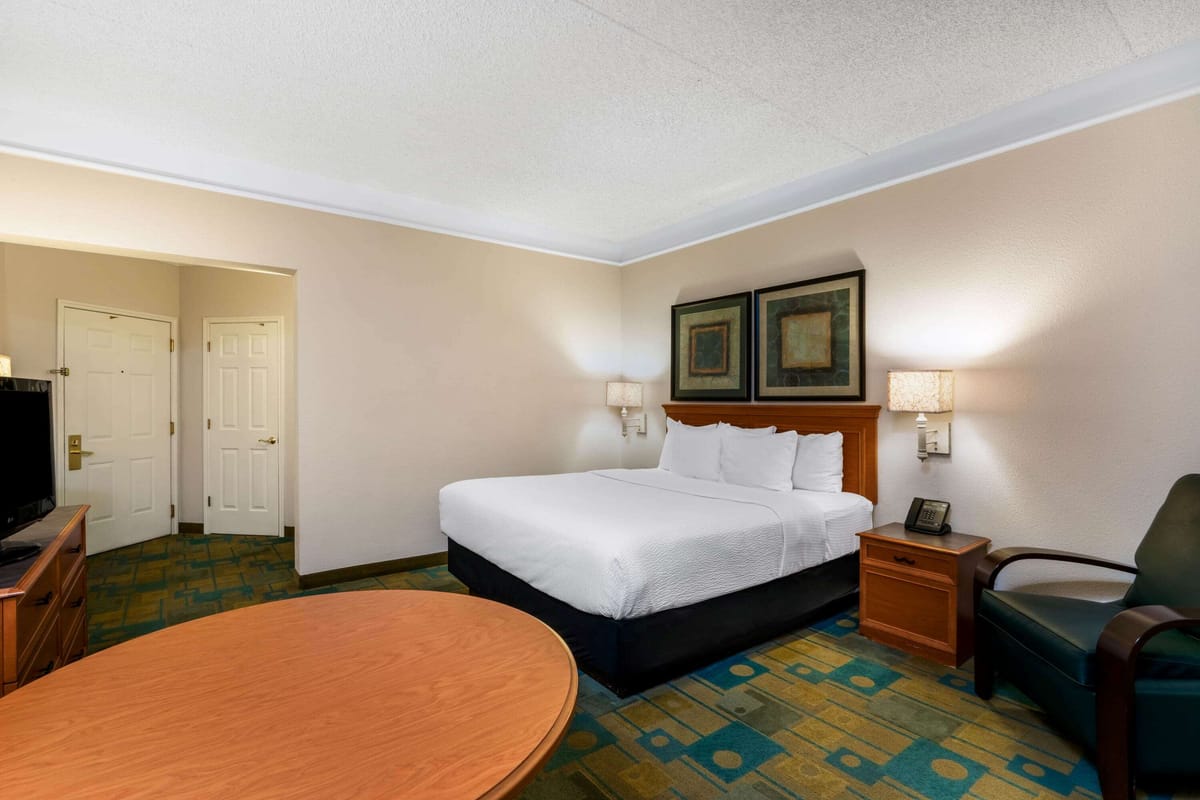 La Quinta Inn & Suites by Wyndham Phoenix West Peoria — 4