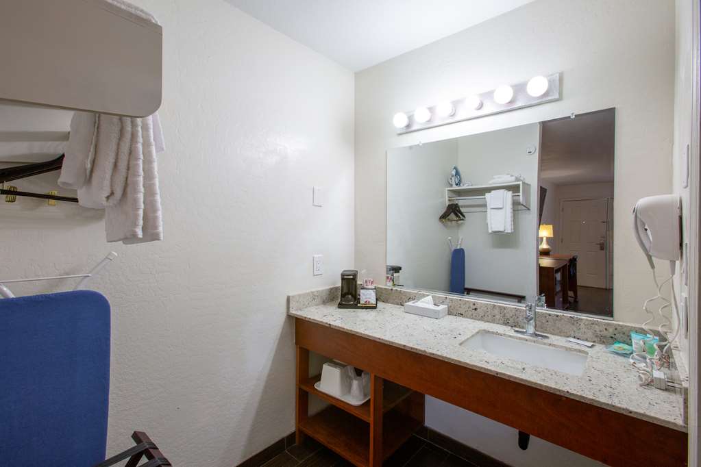 The Hotel Serene Glendale Peoria, Surestay Collection by BW — 5