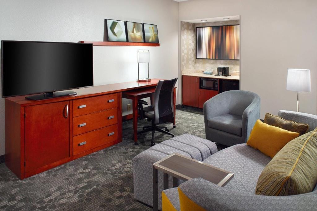 Courtyard by Marriott Greensboro — 5