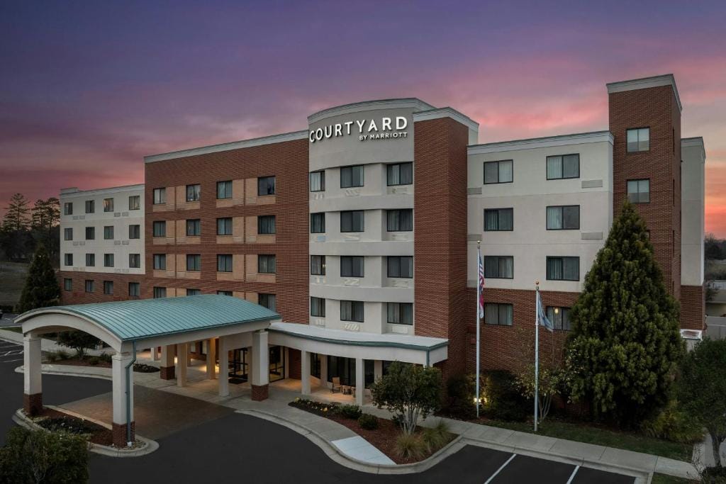 Courtyard Greensboro Airport
