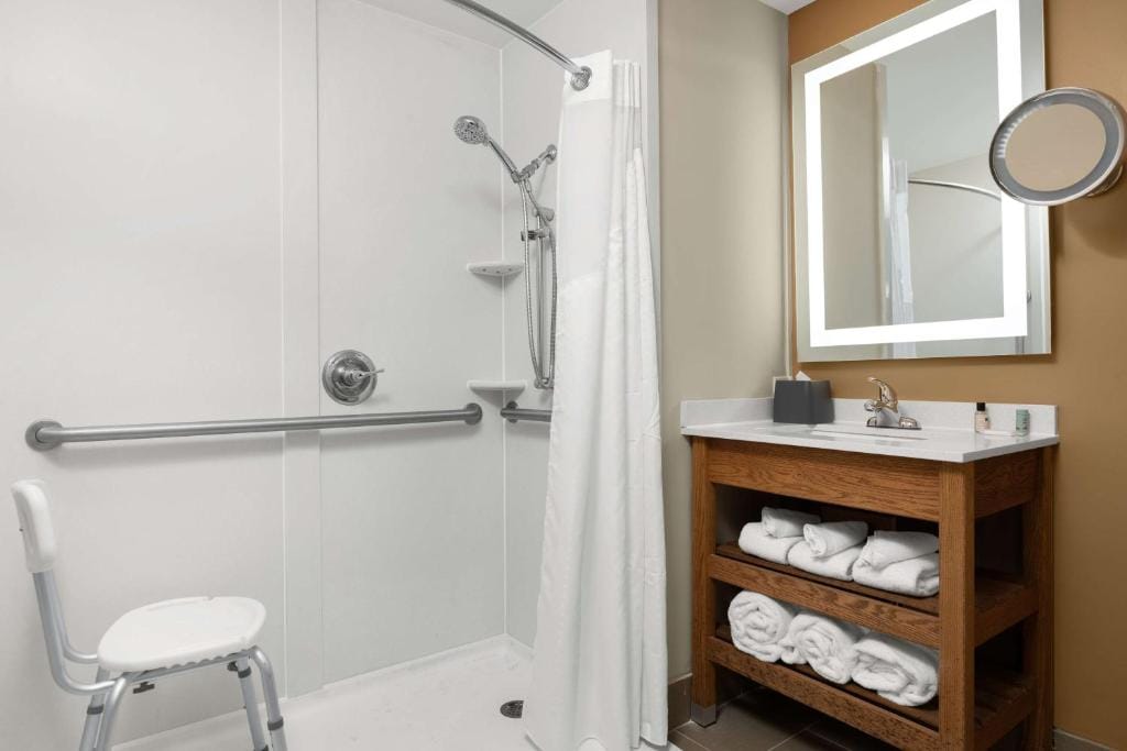 Doubletree By Hilton Greensboro Airport — 3