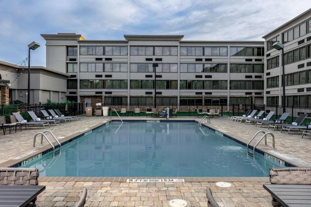 Doubletree By Hilton Greensboro Airport — 4