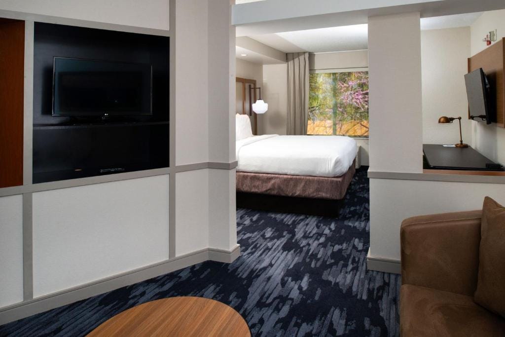Fairfield Inn & Suites Greensboro Wendover — 2