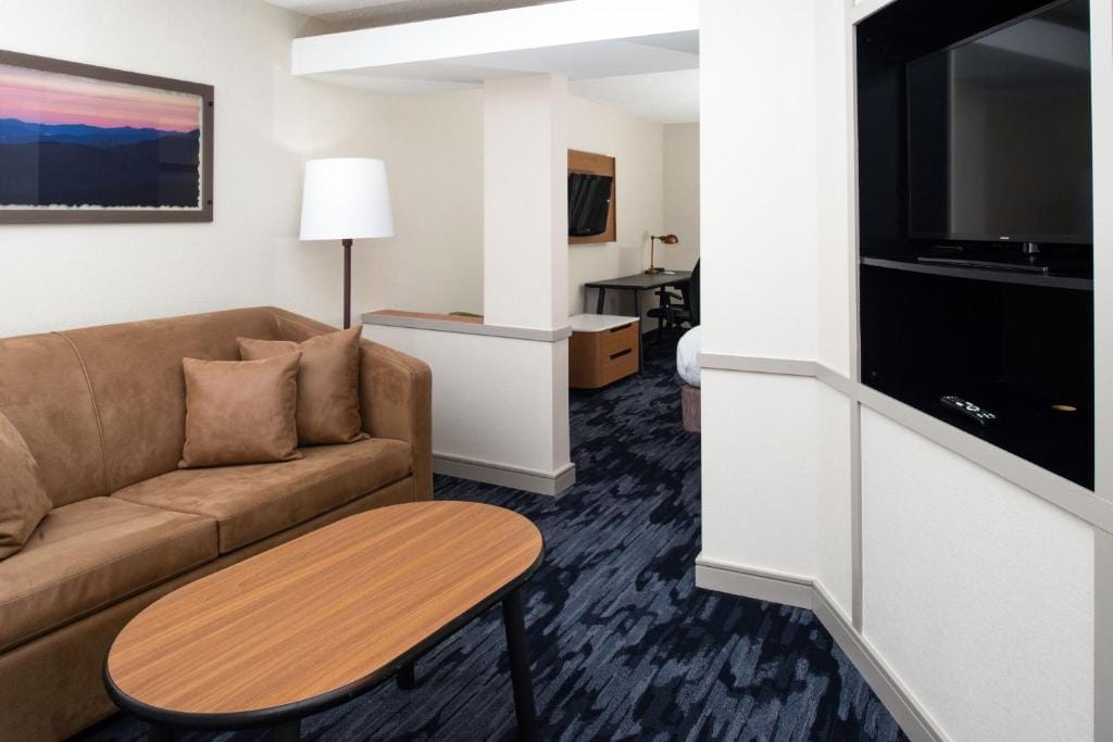 Fairfield Inn & Suites Greensboro Wendover — 4