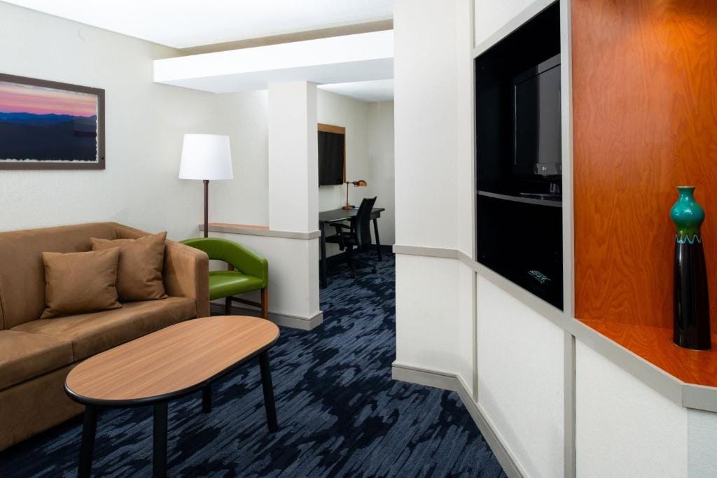Fairfield Inn & Suites Greensboro Wendover — 5