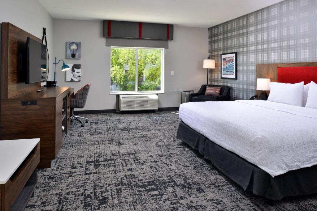 Hampton Inn & Suites Greensboro Downtown, Nc — 2