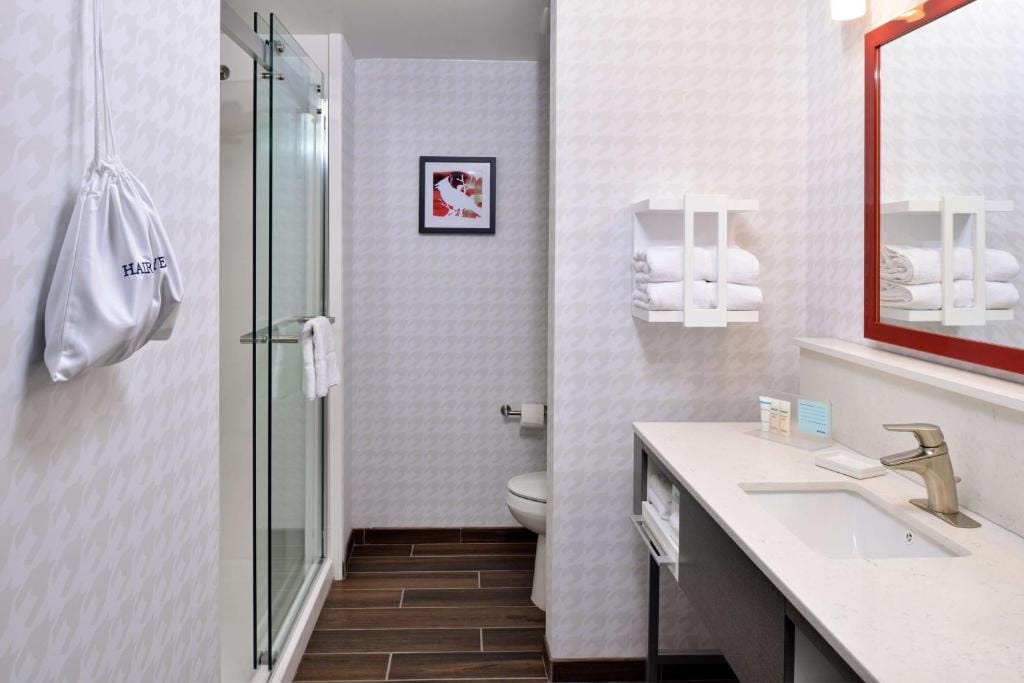 Hampton Inn & Suites Greensboro Downtown, Nc — 3