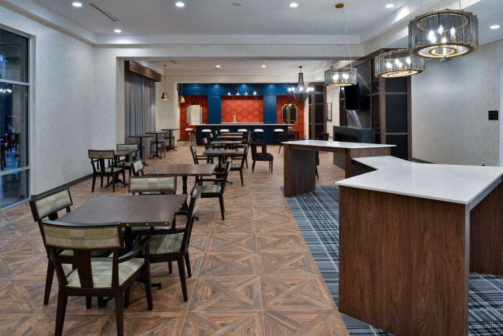 Hampton Inn & Suites Greensboro Downtown, Nc — 5