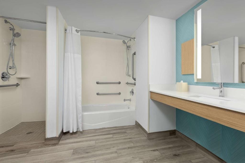 Hilton Garden Inn Greensboro — 3