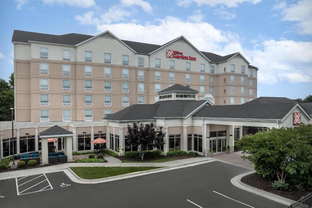 Hilton Garden Inn Greensboro Airport - Newly Renovated!