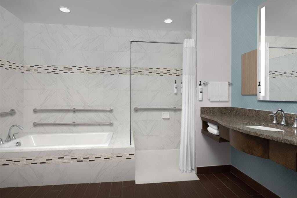 Hilton Garden Inn Greensboro Airport - Newly Renovated! — 3