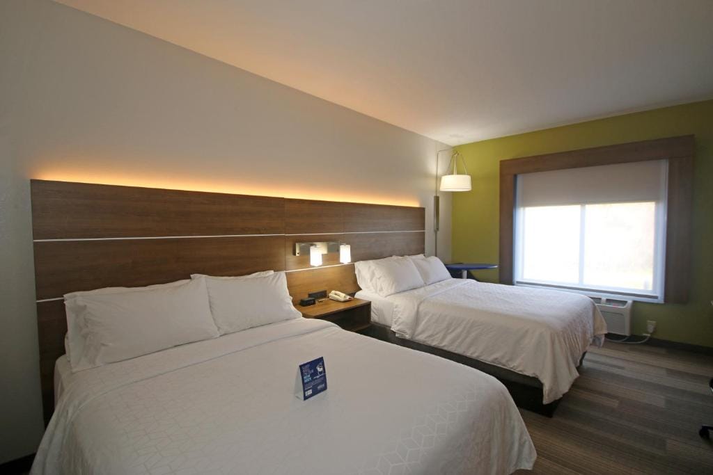 Holiday Inn Express Hotel & Suites Greensboro-East by IHG — 2