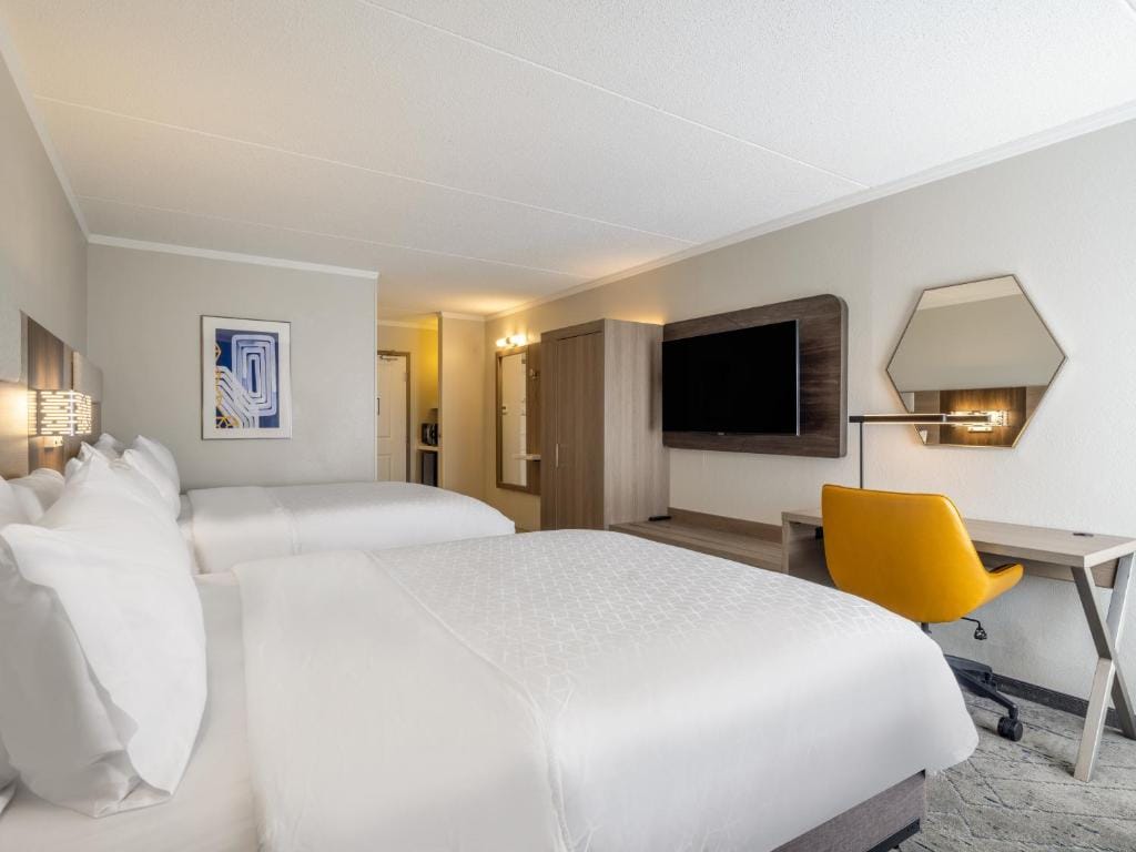Holiday Inn Express & Suites Greensboro - I-40 atWendover by IHG — 2
