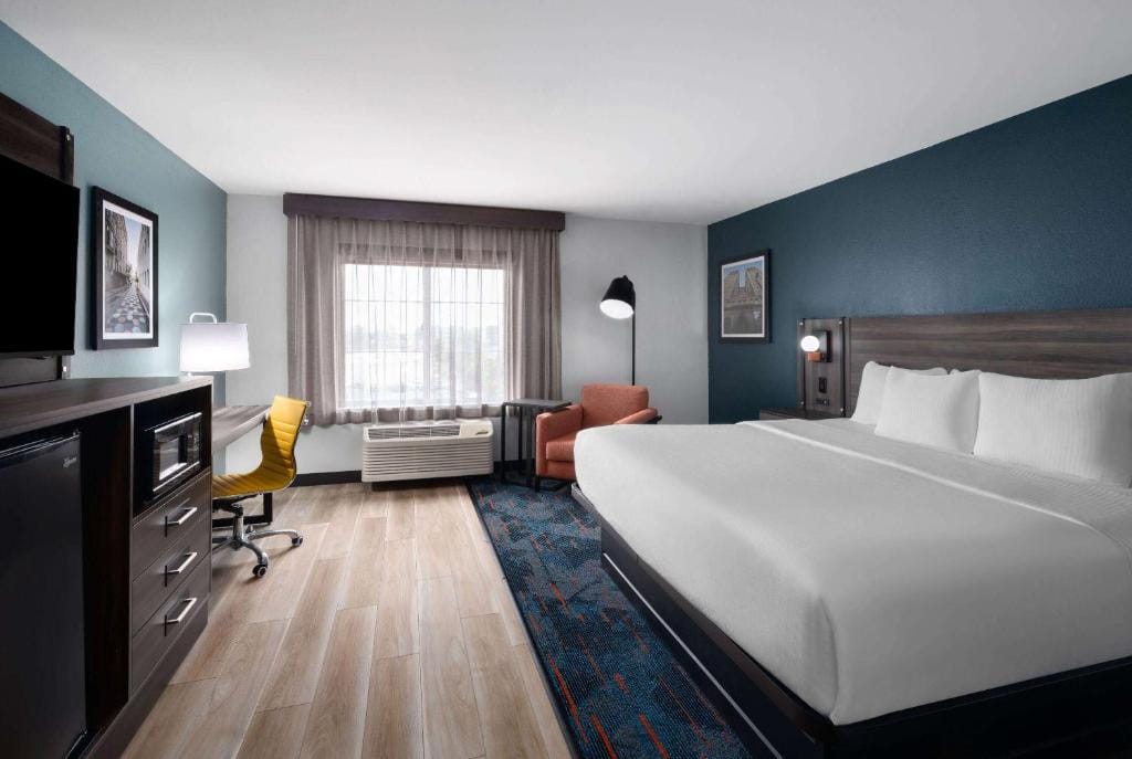 La Quinta by Wyndham Greensboro NC — 2