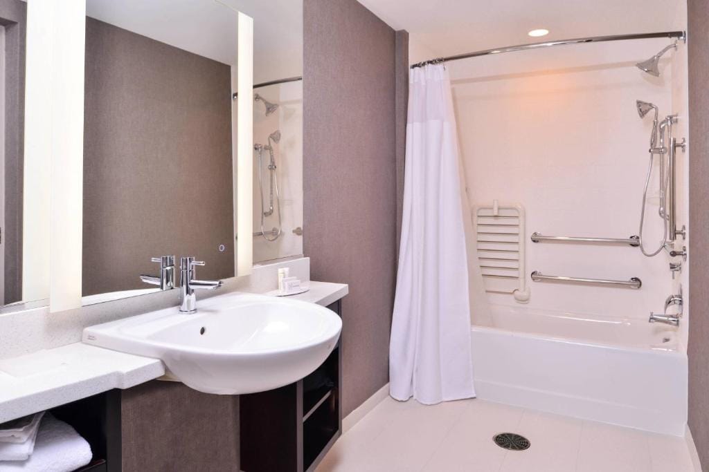 SpringHill Suites by Marriott Greensboro Airport — 3