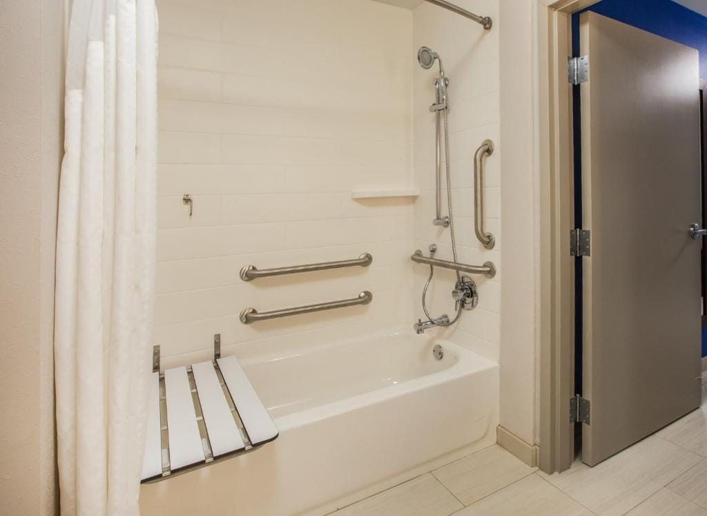 Holiday Inn Express & Suites - Henderson South - Boulder City by IHG — 3