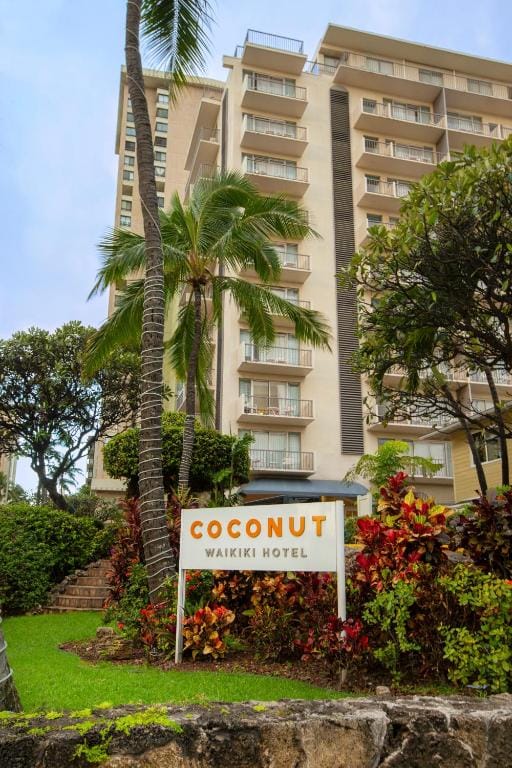 Coconut Waikiki Hotel — 4