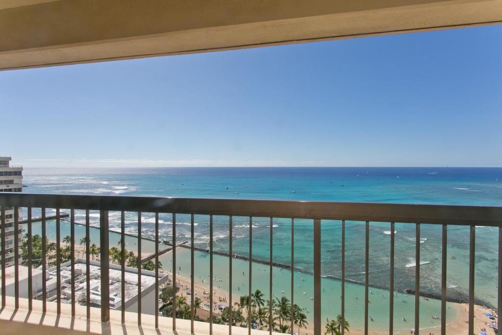 High Floor Luxury Oceanfront at Waikiki Beach Tower — 2