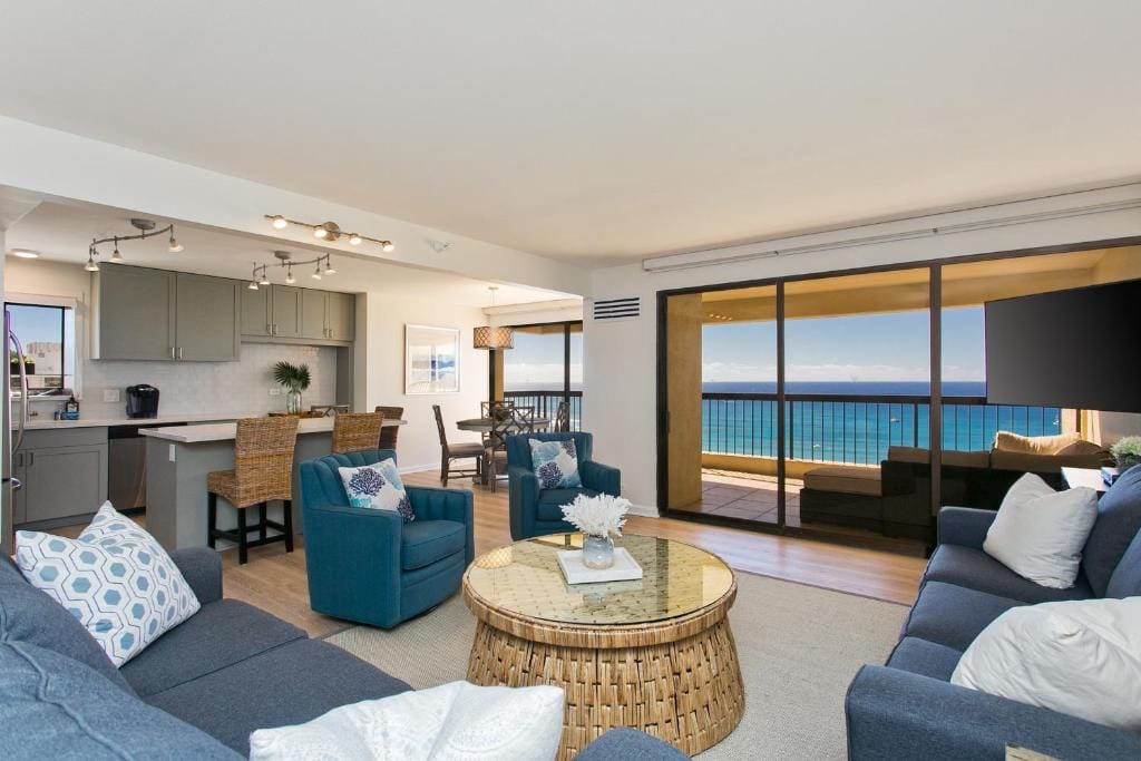High Floor Luxury Oceanfront at Waikiki Beach Tower — 3