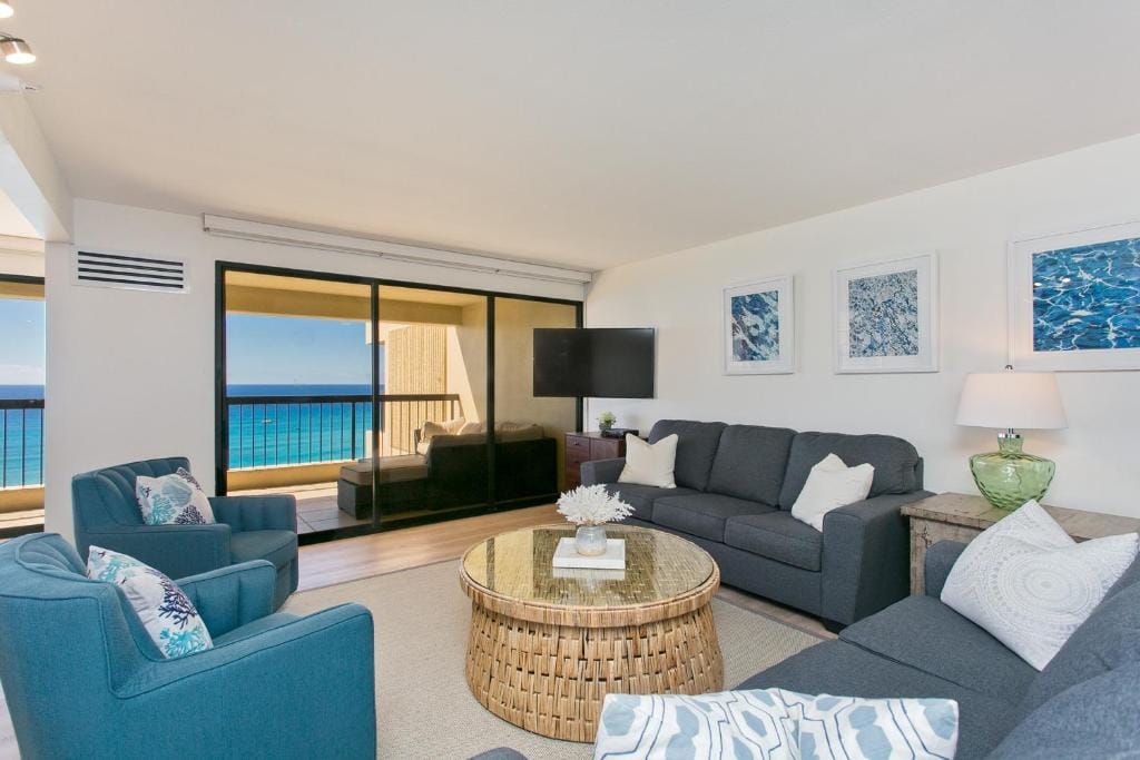 High Floor Luxury Oceanfront at Waikiki Beach Tower — 4