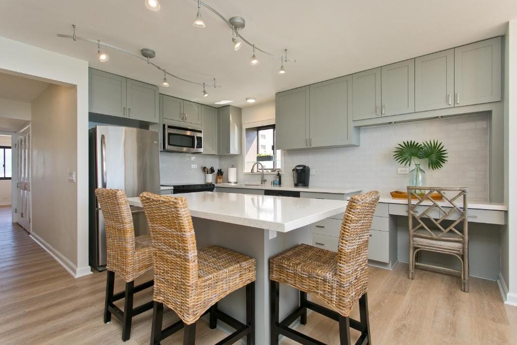 High Floor Luxury Oceanfront at Waikiki Beach Tower — 5