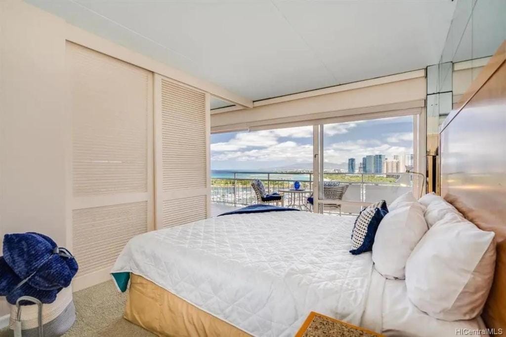 Ilikai #1743 Panoramic views on Waikiki Beach — 2