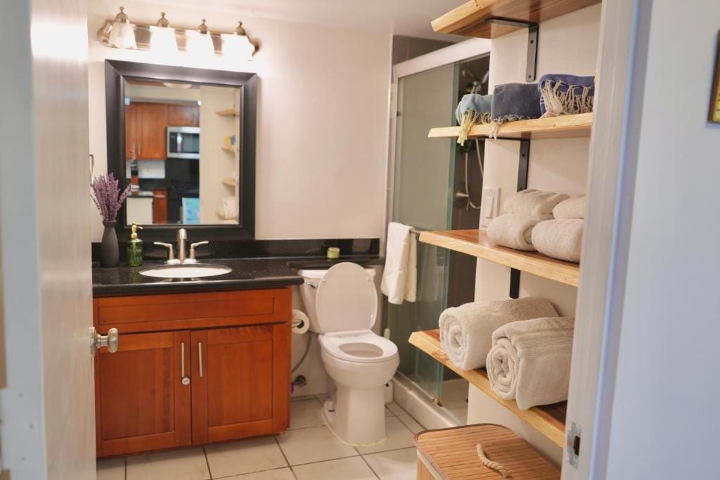 Ilikai Hotel Condo with Kitchen and Ocean View — 2