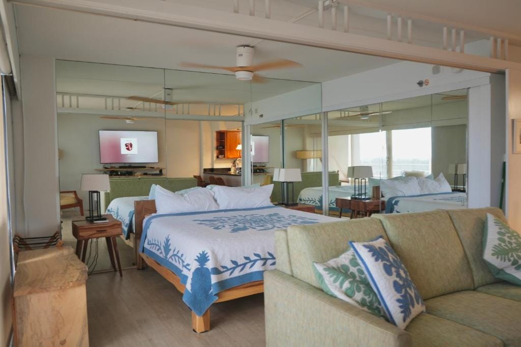 Ilikai Hotel Condo with Kitchen and Ocean View — 4