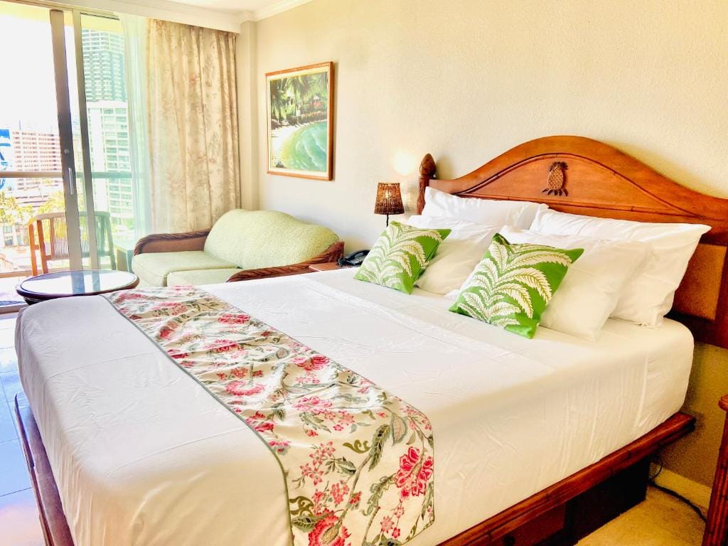 Luana Waikiki hotel& suites