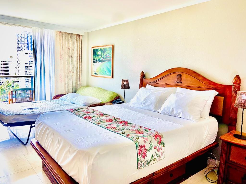 Luana Waikiki hotel& suites — 2