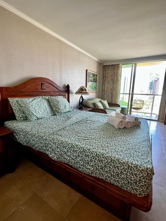 Luana Waikiki Park Views - no resort fees & FREE parking — 2