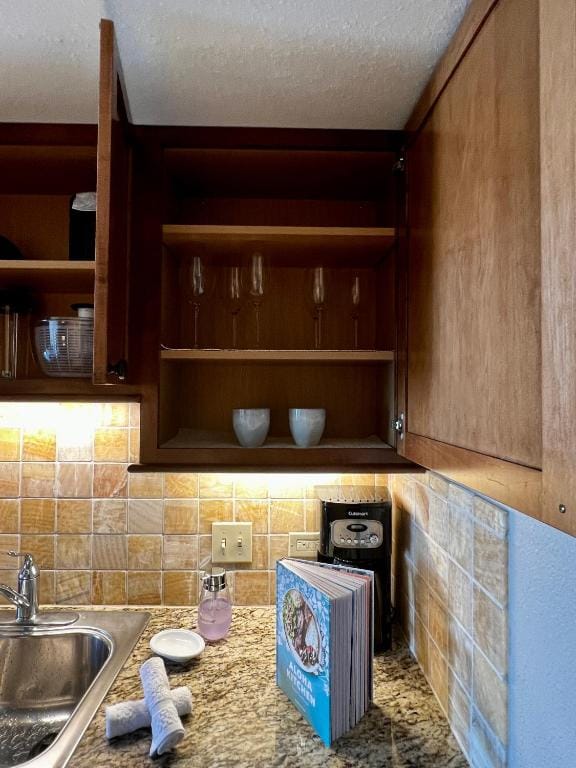 Luana Waikiki Park Views - no resort fees & FREE parking — 3