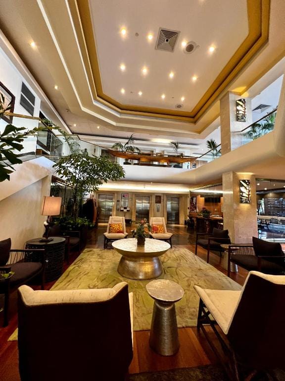 Luana Waikiki Park Views - no resort fees & FREE parking — 4