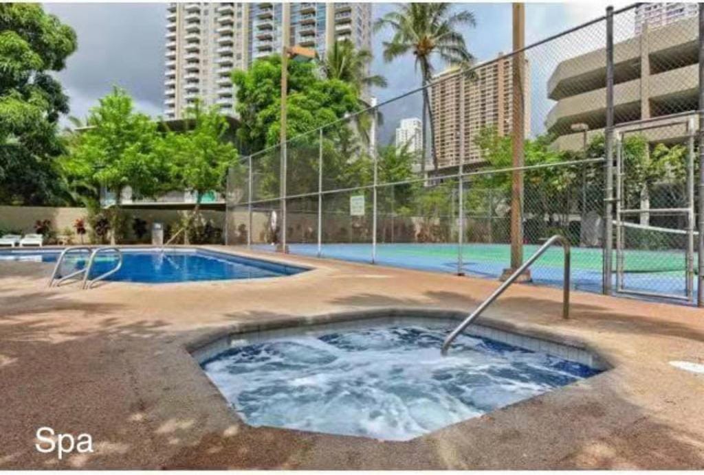 Waikiki High-rise sea view free parking — 4