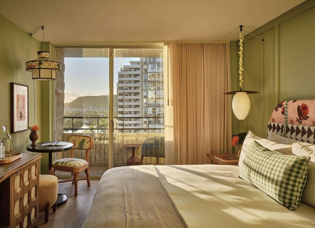 Wayfinder Waikiki - Voted Top 10 Best Hotels in Hawaii! — 2