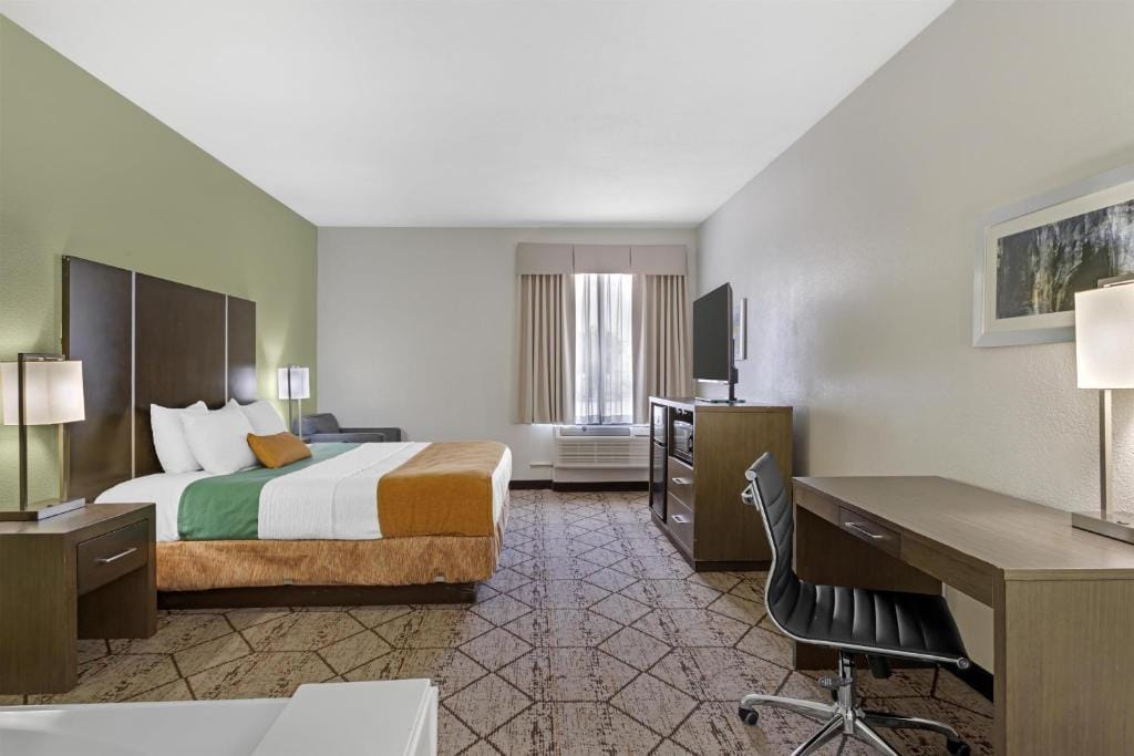 Best Western Plus North Houston Inn & Suites — 2