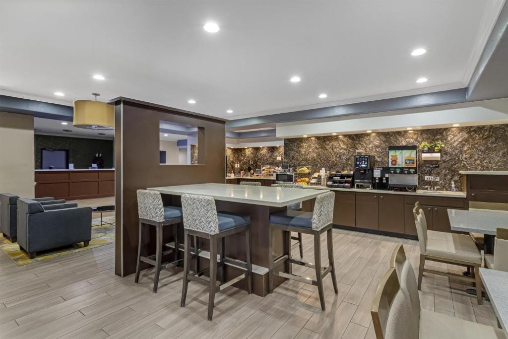 Best Western Plus North Houston Inn & Suites — 5