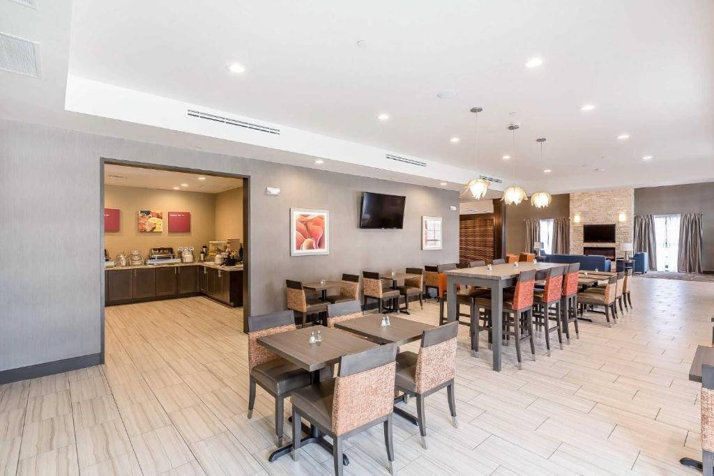 Comfort Suites Near Sam Houston Race Park — 5