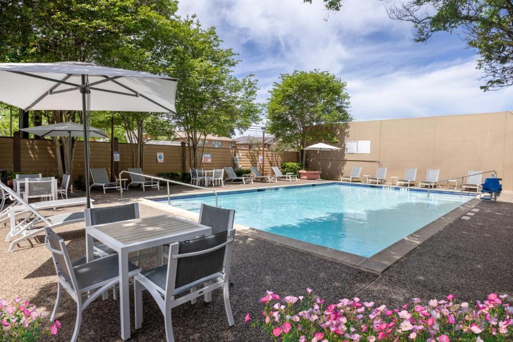 DoubleTree by Hilton Houston Medical Center Hotel & Suites — 2